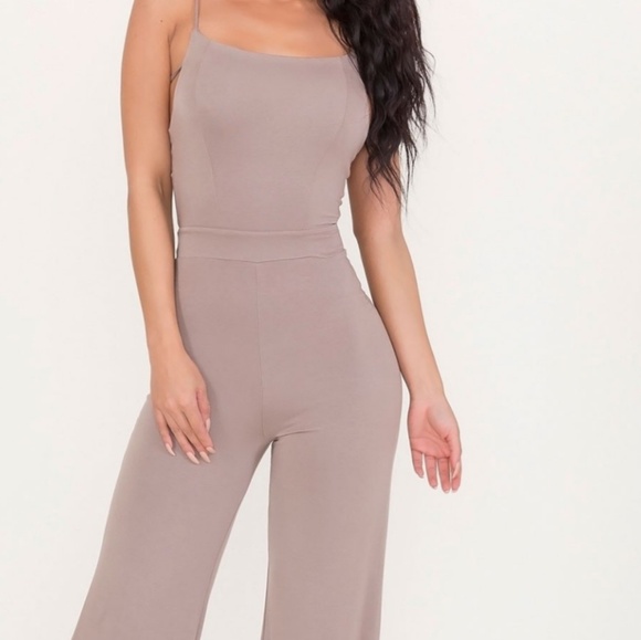 ๐๏ธ Sleeveless Strappy Backside Jumpsuit - Picture 4 of 6